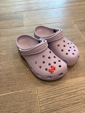 Crocs Classic Clog Purple Women’s Size 7 with One Minnie Charm